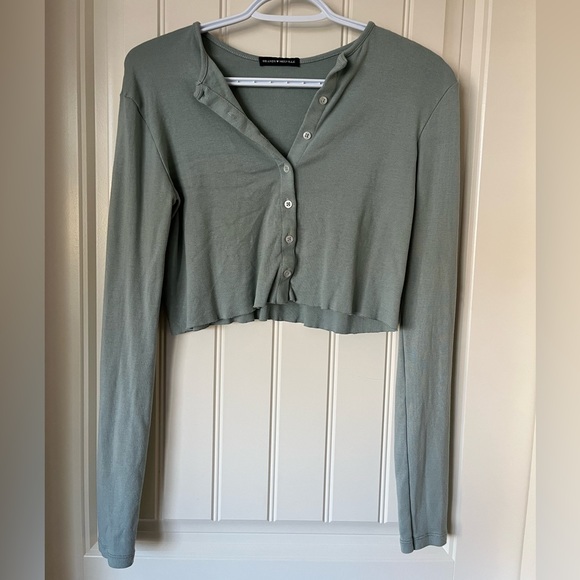 cropped button up long sleeve - Picture 2 of 4